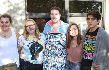 Five Roger Williams Students attending the Fall 2017 Queer 和 Trans Welcome Reception.